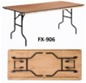 Table pliante Matériau: Pieds en fer et plateau en contreplaqué Dimensions: 180 x 75 cm (profondeur x hauteur)
