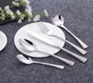 Ensemble de 5 couteaux, fourchettes et cuillères dorés